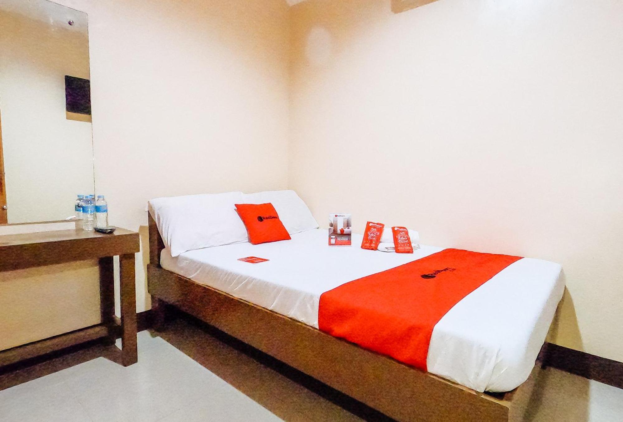 Hotel RedDoorz @ Pamaong Street Tagbilaran Exterior foto