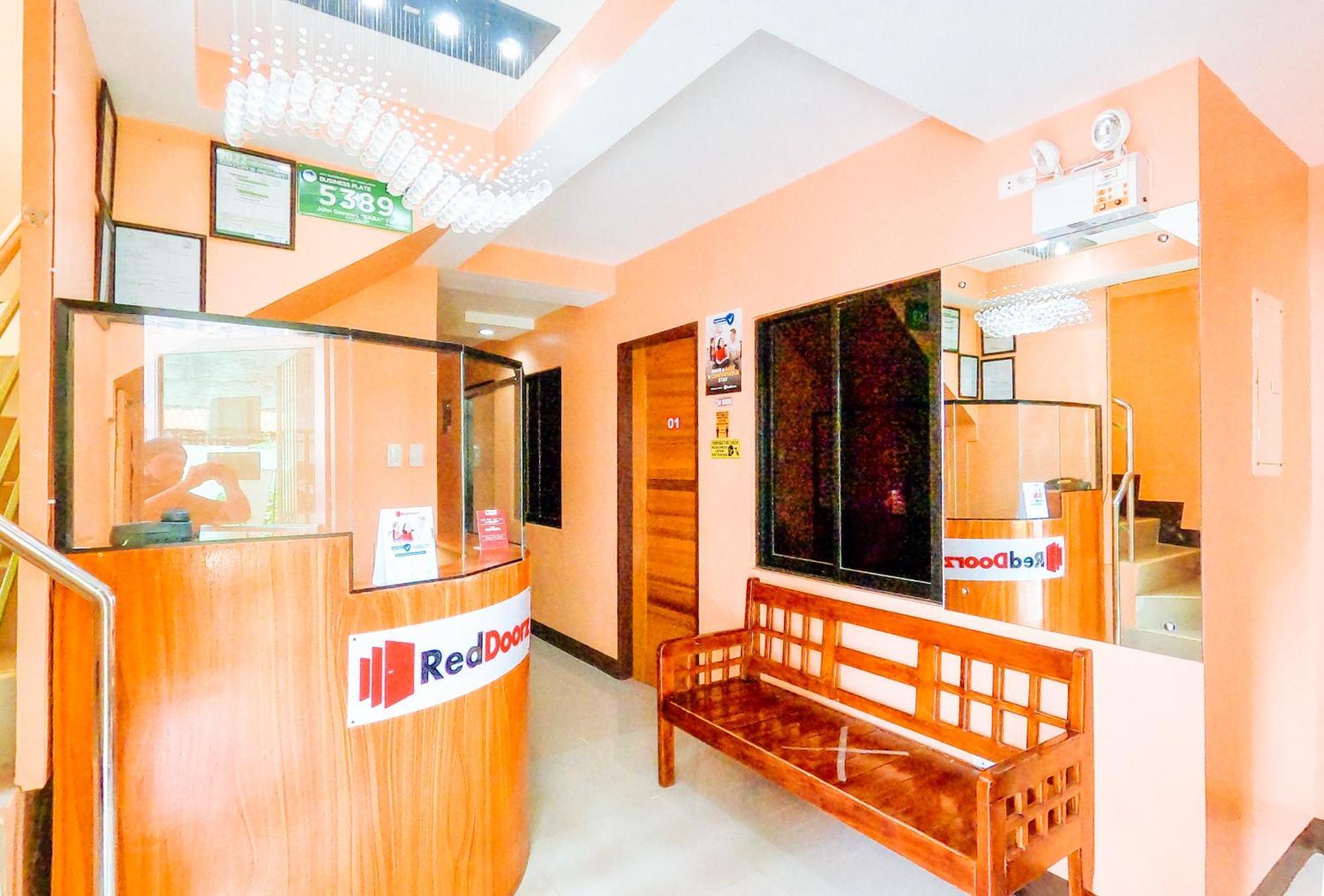 Hotel RedDoorz @ Pamaong Street Tagbilaran Exterior foto