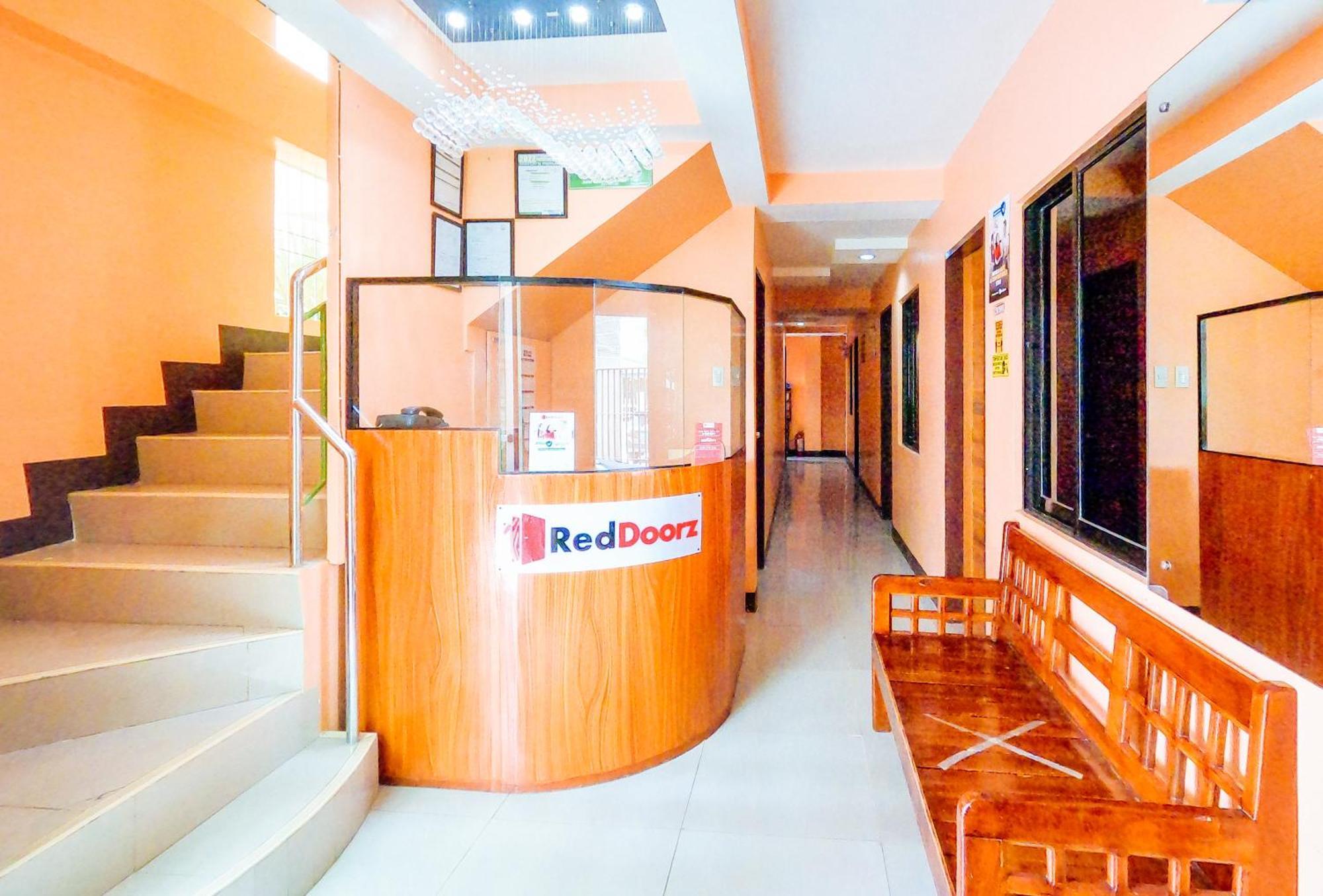Hotel RedDoorz @ Pamaong Street Tagbilaran Exterior foto